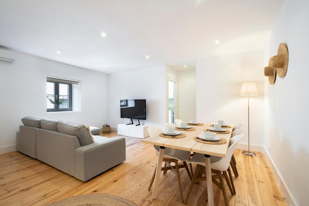 Warm And Cozy Parquet Flooring Apartment In Almada Exterior foto